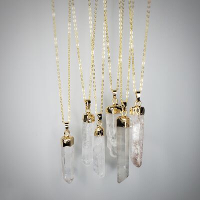 Collier orné d'une pointe de quartz clair