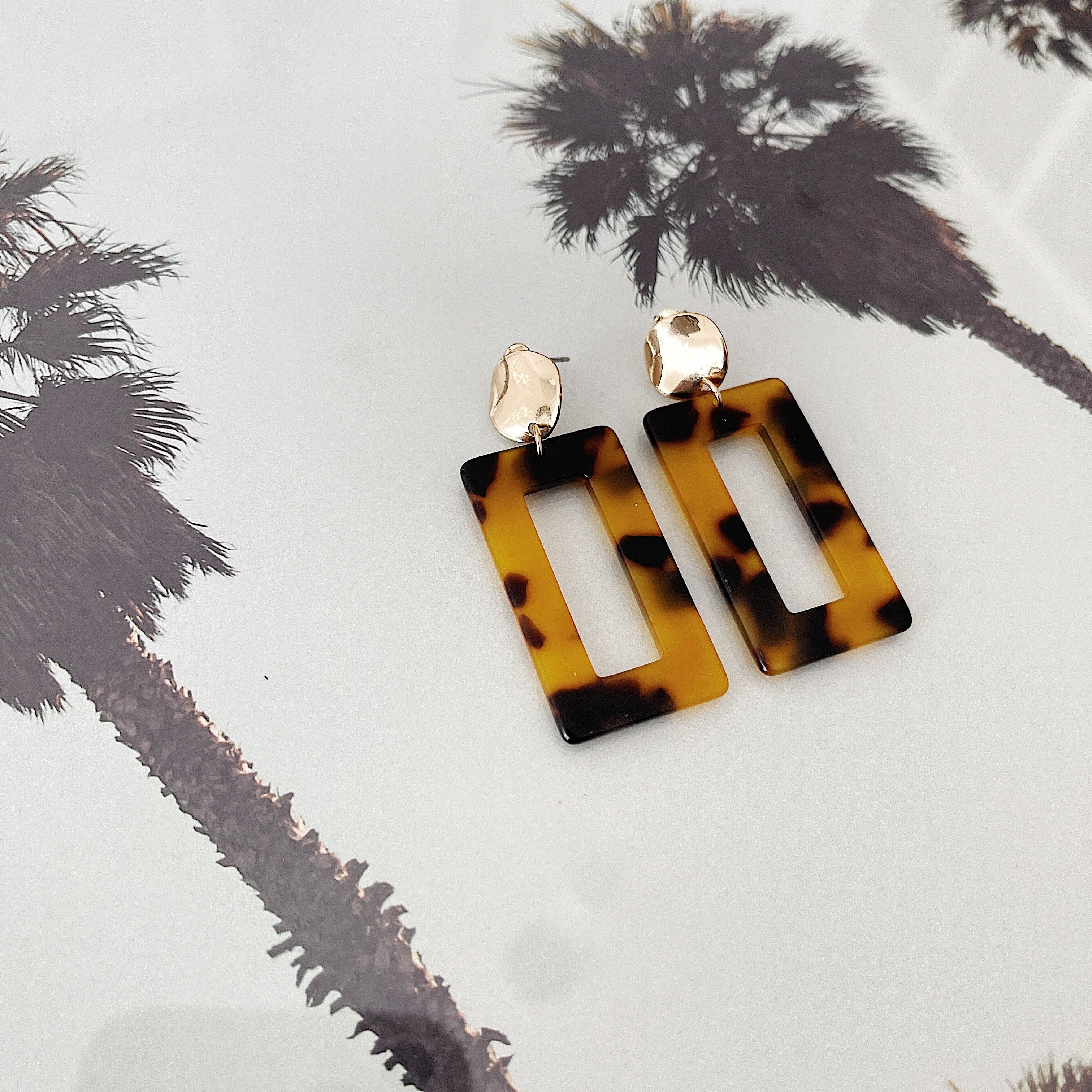 Braune Manon-Ohrringe aus Acetat