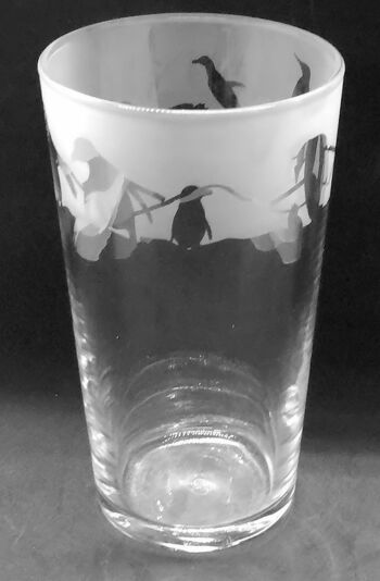 Verre à pinte conique avec frise de pingouins 3