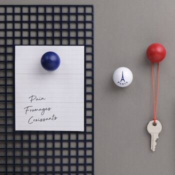 Présentoir plein de 56 boîtes de 3 boules magnétiques en bois - Paris bleu/blanc/rouge + présentoir offert 3