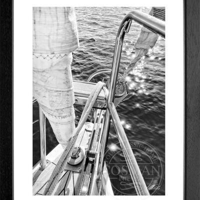 Fotodruck / Poster mit Rahmen und Passepartout Motiv Segelboot SAIL03 - Motiv: schwarz/weiss - Grösse: L (57cm x 45cm ) - Rahmenfarbe: schwarz matt
