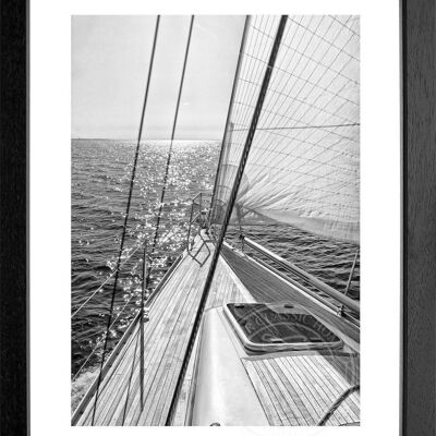 Fotodruck / Poster mit Rahmen und Passepartout Motiv Segelboot SAIL04 - Motiv: schwarz/weiss - Grösse: S (25cm x 31cm) - Rahmenfarbe: schwarz matt