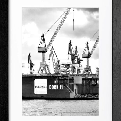 Fotodruck / Poster mit Rahmen und Passepartout Motiv Hamburg HH04 - Grösse: L (57cm x 45cm ) - Rahmenfarbe: schwarz matt