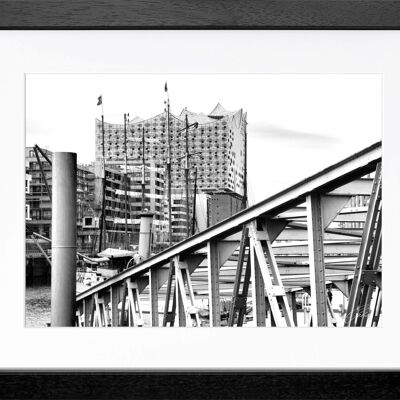 Fotodruck / Poster mit Rahmen und Passepartout Motiv Hamburg HH05B - Grösse: M (35cm x 45cm) - Rahmenfarbe: schwarz matt