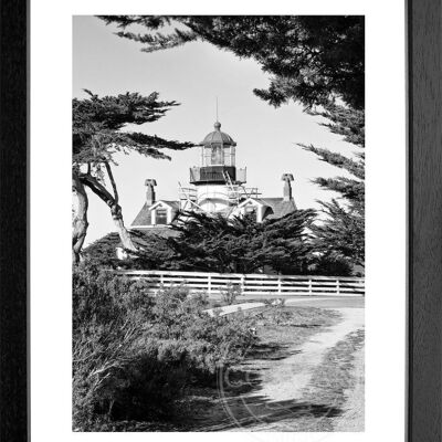 Fotodruck / Poster mit Rahmen und Passepartout Motiv Kalifornien Leuchtturm L09 - Motiv: schwarz/weiss - Grösse: S (25cm x 31cm) - Rahmenfarbe: schwarz matt