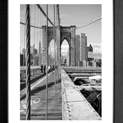 Fotodruck / Poster mit Rahmen und Passepartout Motiv New York NY72 - Motiv: schwarz/weiss - Grösse: L (57cm x 45cm ) - Rahmenfarbe: schwarz matt