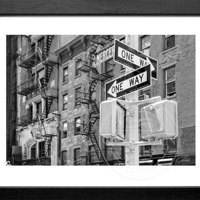 Fotodruck / Poster mit Rahmen und Passepartout Motiv New York NY82 - Motiv: schwarz/weiss - Grösse: S (25cm x 31cm) - Rahmenfarbe: schwarz matt