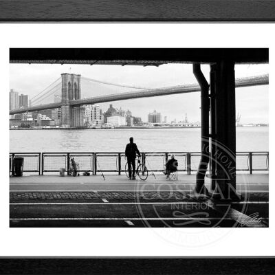 Fotodruck / Poster mit Rahmen und Passepartout Motiv New York NY94 - Motiv: schwarz/weiss - Grösse: S (25cm x 31cm) - Rahmenfarbe: schwarz matt