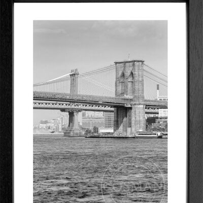 Fotodruck / Poster mit Rahmen und Passepartout Motiv New York NY111 - Motiv: schwarz/weiss - Grösse: M (35cm x 45cm) - Rahmenfarbe: schwarz matt