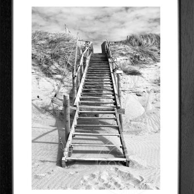 Fotodruck / Poster mit Rahmen und Passepartout Motiv Sylt SY56 - Motiv: schwarz/weiss - Grösse: S (25cm x 31cm) - Rahmenfarbe: schwarz matt