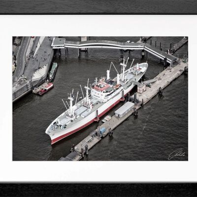 Fotodruck / Poster mit Rahmen und Passepartout Motiv Hamburg HH12 - Motiv: farbe - Grösse: S (25cm x 31cm) - Rahmenfarbe: schwarz matt