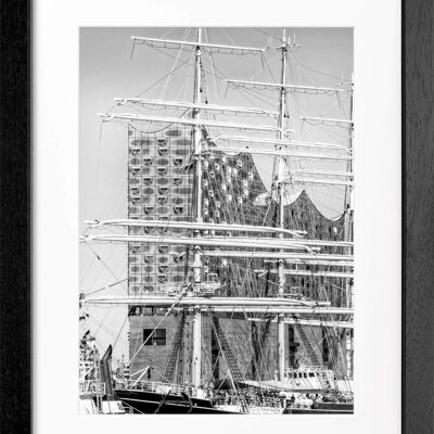 Fotodruck / Poster mit Rahmen und Passepartout Motiv Hamburg HH18 - Motiv: schwarz/weiss - Grösse: S (25cm x 31cm) - Rahmenfarbe: schwarz matt