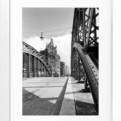 Fotodruck / Poster mit Rahmen und Passepartout Motiv Hamburg HH29 - Motiv: schwarz/weiss - Grösse: M (35cm x 45cm) - Rahmenfarbe: weiss matt