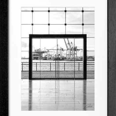 Fotodruck / Poster mit Rahmen und Passepartout Motiv Hamburg HH33 - Motiv: schwarz/weiss - Grösse: S (25cm x 31cm) - Rahmenfarbe: schwarz matt