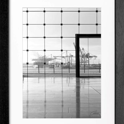 Fotodruck / Poster mit Rahmen und Passepartout Motiv Hamburg HH33B - Motiv: schwarz/weiss - Grösse: S (25cm x 31cm) - Rahmenfarbe: schwarz matt