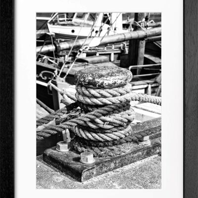 Fotodruck / Poster mit Rahmen und Passepartout Motiv Hamburg HH05J - Motiv: schwarz/weiss - Grösse: S (25cm x 31cm) - Rahmenfarbe: schwarz matt