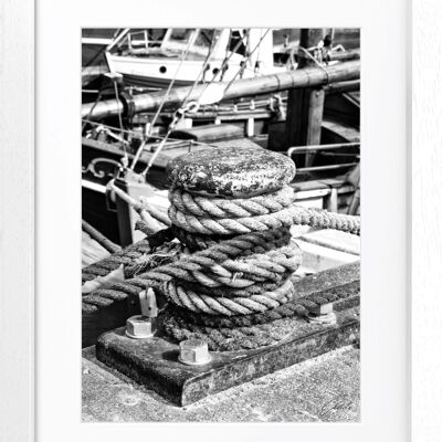 Fotodruck / Poster mit Rahmen und Passepartout Motiv Hamburg HH05J - Motiv: schwarz/weiss - Grösse: M (35cm x 45cm) - Rahmenfarbe: weiss matt