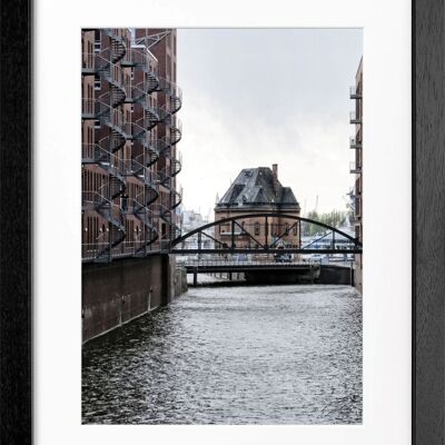 Fotodruck / Poster mit Rahmen und Passepartout Motiv Hamburg HH46C - Motiv: farbe - Grösse: MAXI (120cm x 90cm) - Rahmenfarbe: schwarz matt