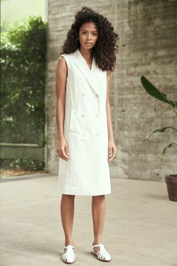 AMIRIA - Robe blazer design élégante en blanc | végétalien et durable 1
