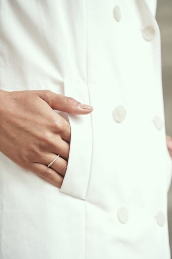 AMIRIA - Robe blazer design élégante en blanc | végétalien et durable 4