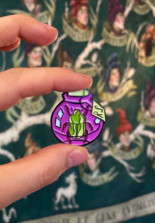 Pin Rita Skeeter embotellado escarabajo Harry Potter