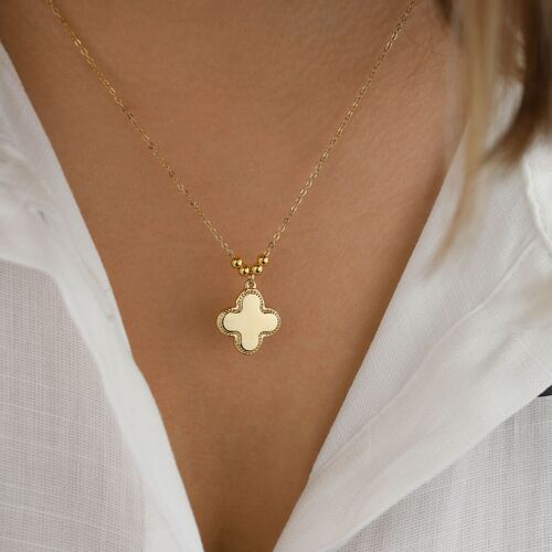 Gold clover necklace