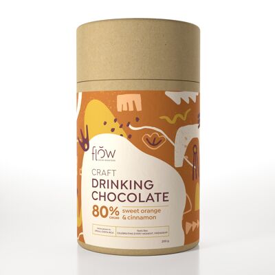 80% Single Origin Trinkschokolade mit Zimt und Orange, Costa Rica. Kakaobohne in die Tasse.