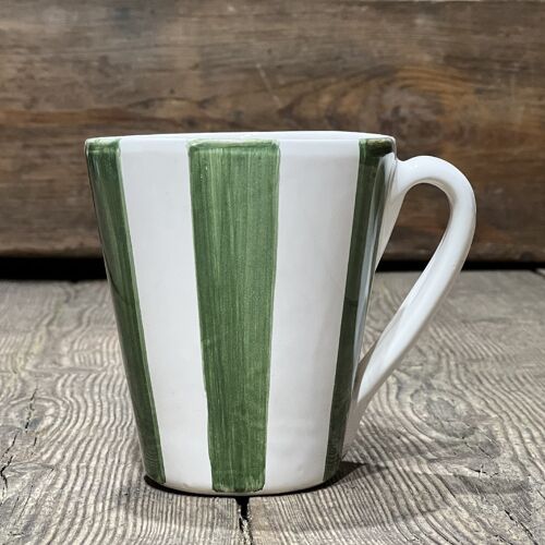 Taza en ceramica blanca y rayas verdes  con asa