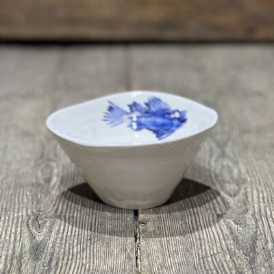 WHITE CERAMIC BOWL WITH HAND PAINTED FISH