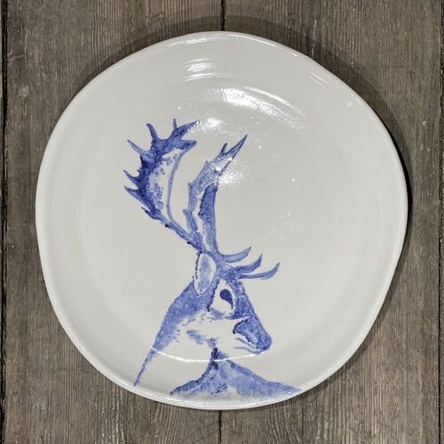 Bandeja redonda cerámica blanca con ciervo azul pintado a mano