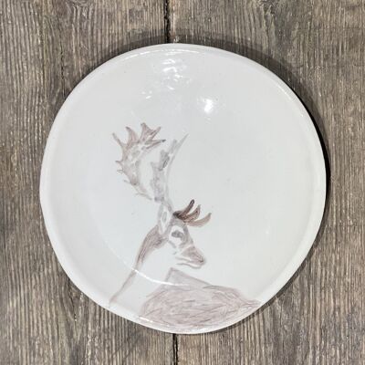 WHITE CERAMIC DESSERT PLATE WITH HAND-PAINTED BROWN DEER