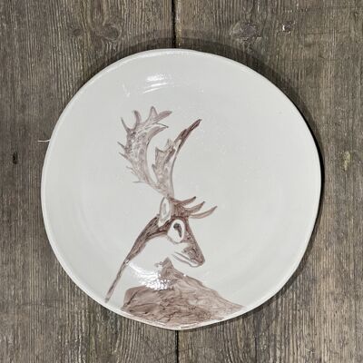 WHITE CERAMIC FLAT PLATE WITH HAND-PAINTED BROWN DEER