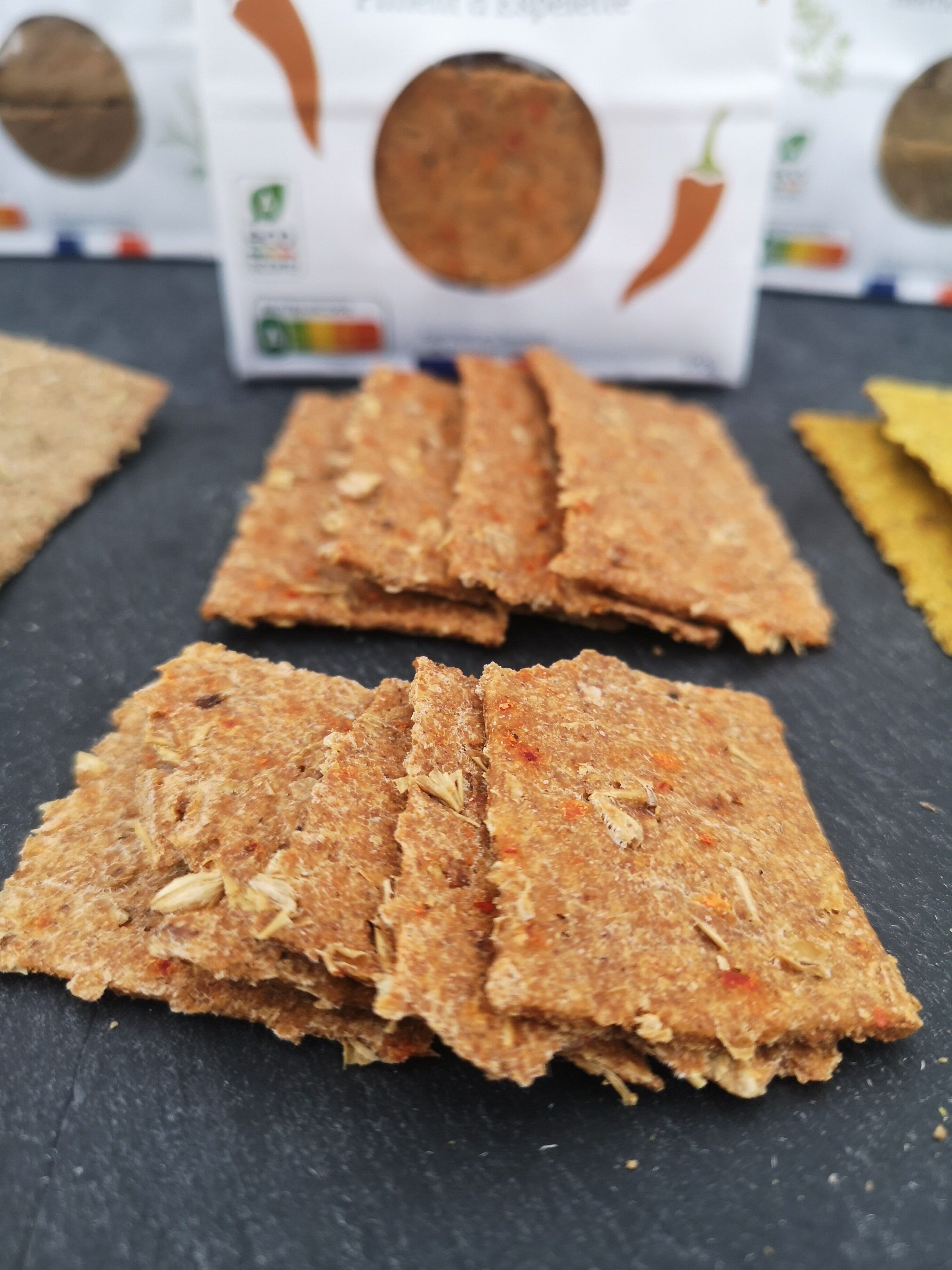 Crackers da aperitivo "peperone di Espelette" con granelli spesi [100g]