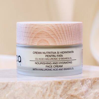 Nourishing and hydrating face cream with hyaluronic acid and niacinamide