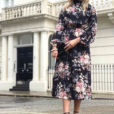 Robe mi-longue noire à fleurs avec nœud lavallière