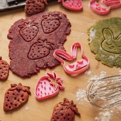 Strawberry cookie cutter -Tea Heritage