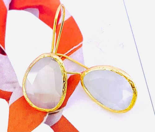 Earrings cateye white