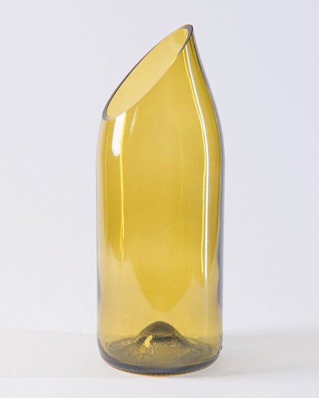 Ockerfarbene schwankende VASE. Schrägschnitt