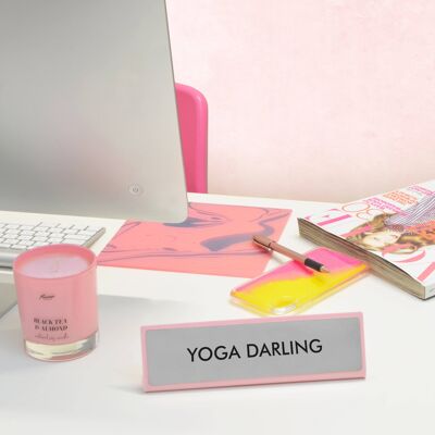 Señal de placa de escritorio Yoga Darling