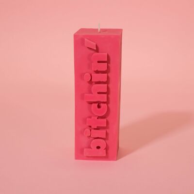 Vela de pilar con bloque de eslogan BITCHIN'