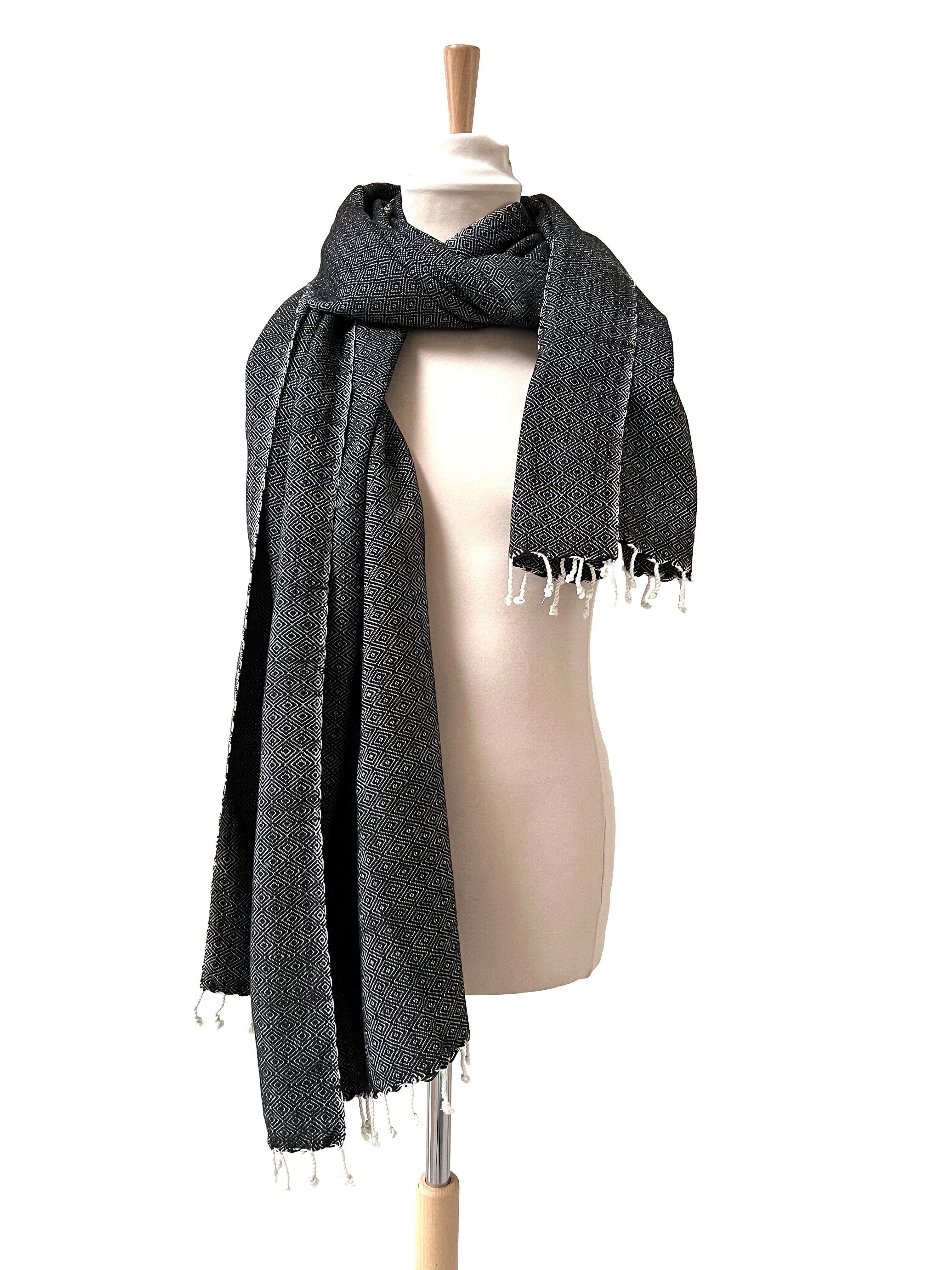 Il grande caldo e spesso ebano nero Krama