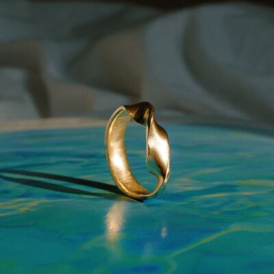 Gewellter Ring aus 9 Karat Gold