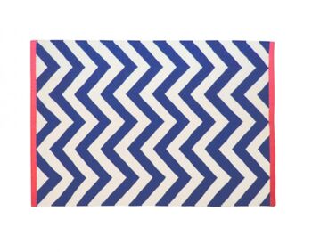 Tapis Tribeca Chevron Crème et Marine avec Bordure Corail 1