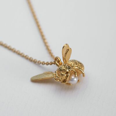 Flying Bee with Pearl Necklace - Gold plate
