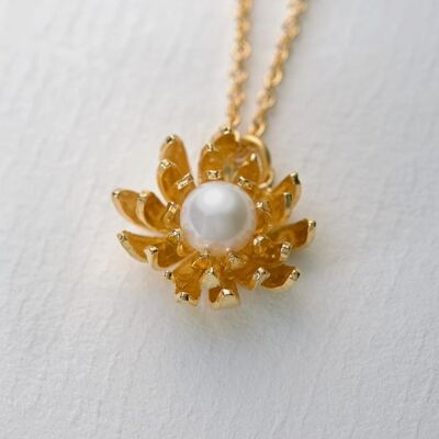 Chrysanthemum Flower Pearl Necklace