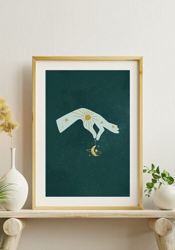 Affiche Mystical Hand Holding Crescent - 21 x 30 cm 2