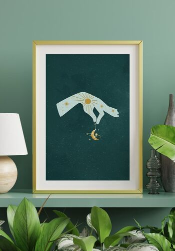 Affiche Mystical Hand Holding Crescent - 21 x 30 cm 3