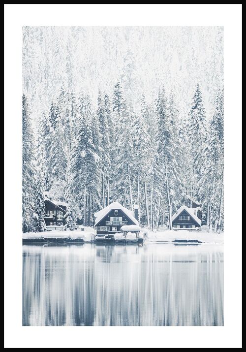 Schneebedecktes Haus am See Poster - 30 x 40 cm