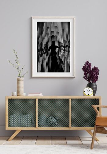 Photographie noir et blanc d'une femme dans un kaléidoscope - 30 x 40 cm 3