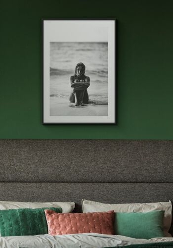 Photographie d'une femme sur la plage en noir et blanc - 30 x 40 cm 5